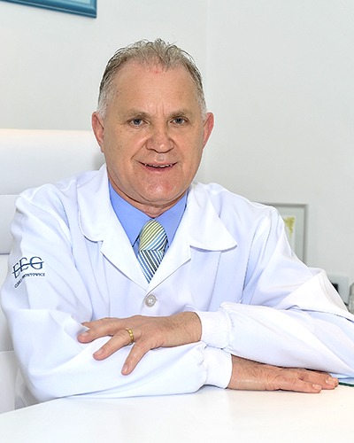 Dentista em Curitiba, Especialista em Implante Dentário, Prótese Dentária, Tratamento de Canal. Nossa Clínica Odontológica conta com uma Equipe de Especialistas com mais de 30 anos de Experiência. Dr Eduardo Gurkewicz também coloca aparelho dentário e realiza Harmonização Facial, buscando corrigir rugas, manchas, cicatrizes e resgatando o rejuvenescimento da pele. A Clínica Odontowicz esta no Cristo Rei. Implante Dentário Curitiba e Prótese Dentária em Curitiba. Clareamento Dentário em Curitiba. Dentista de Qualidade, melhor Dentista em Curitiba.